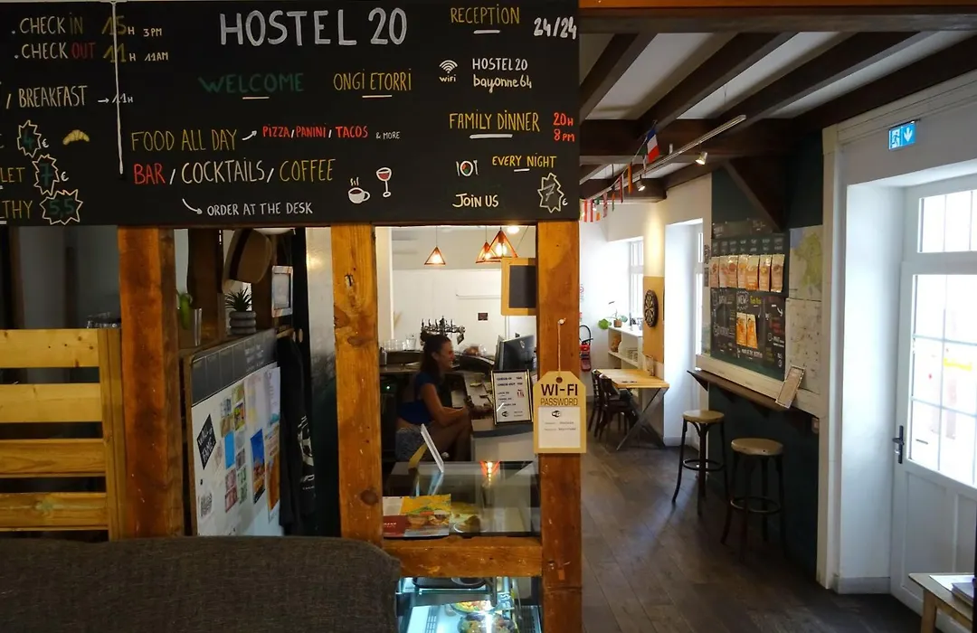 Hostel20 Bayonne-1